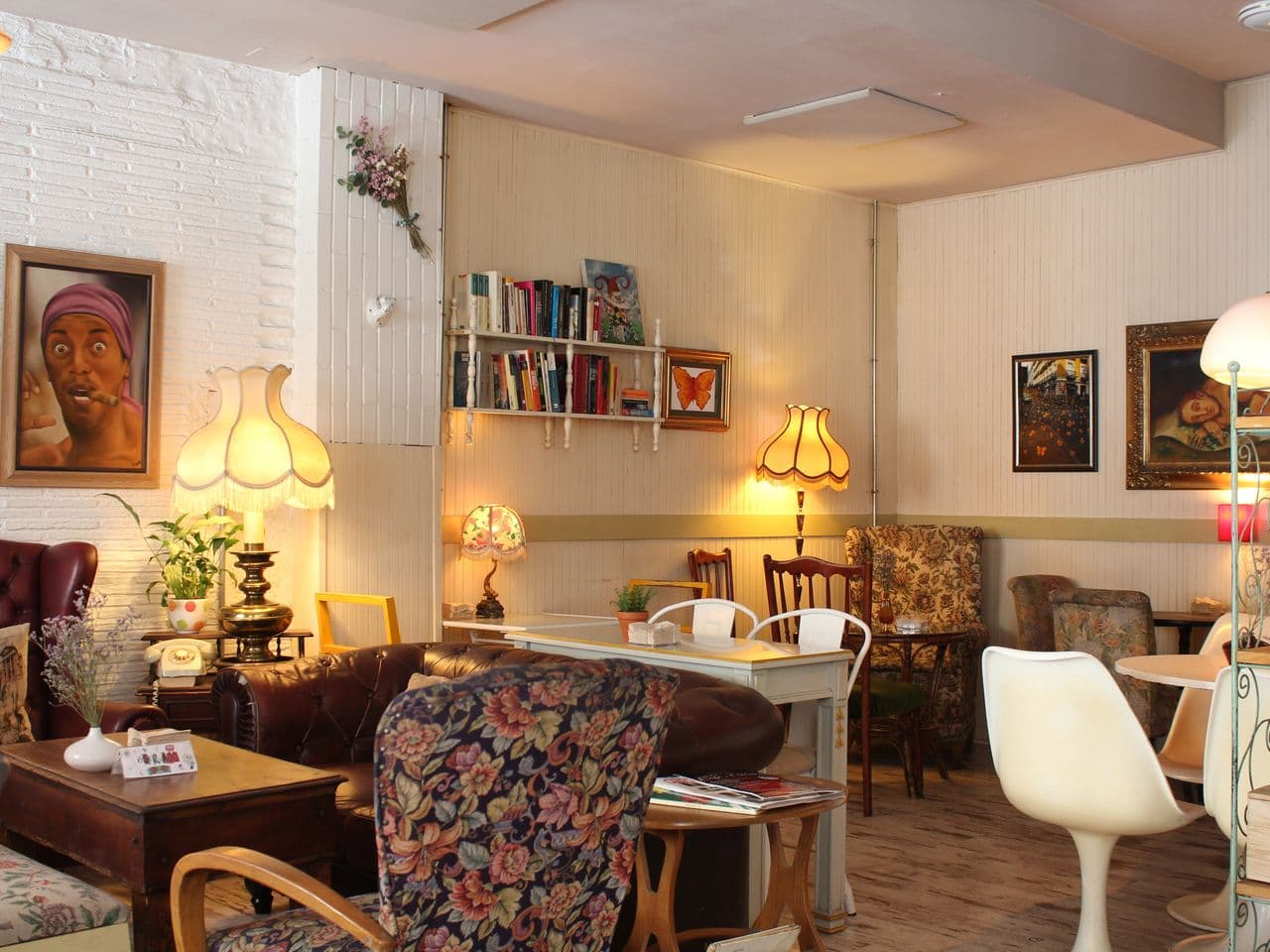 Interior bohemio real de Café de la Luz