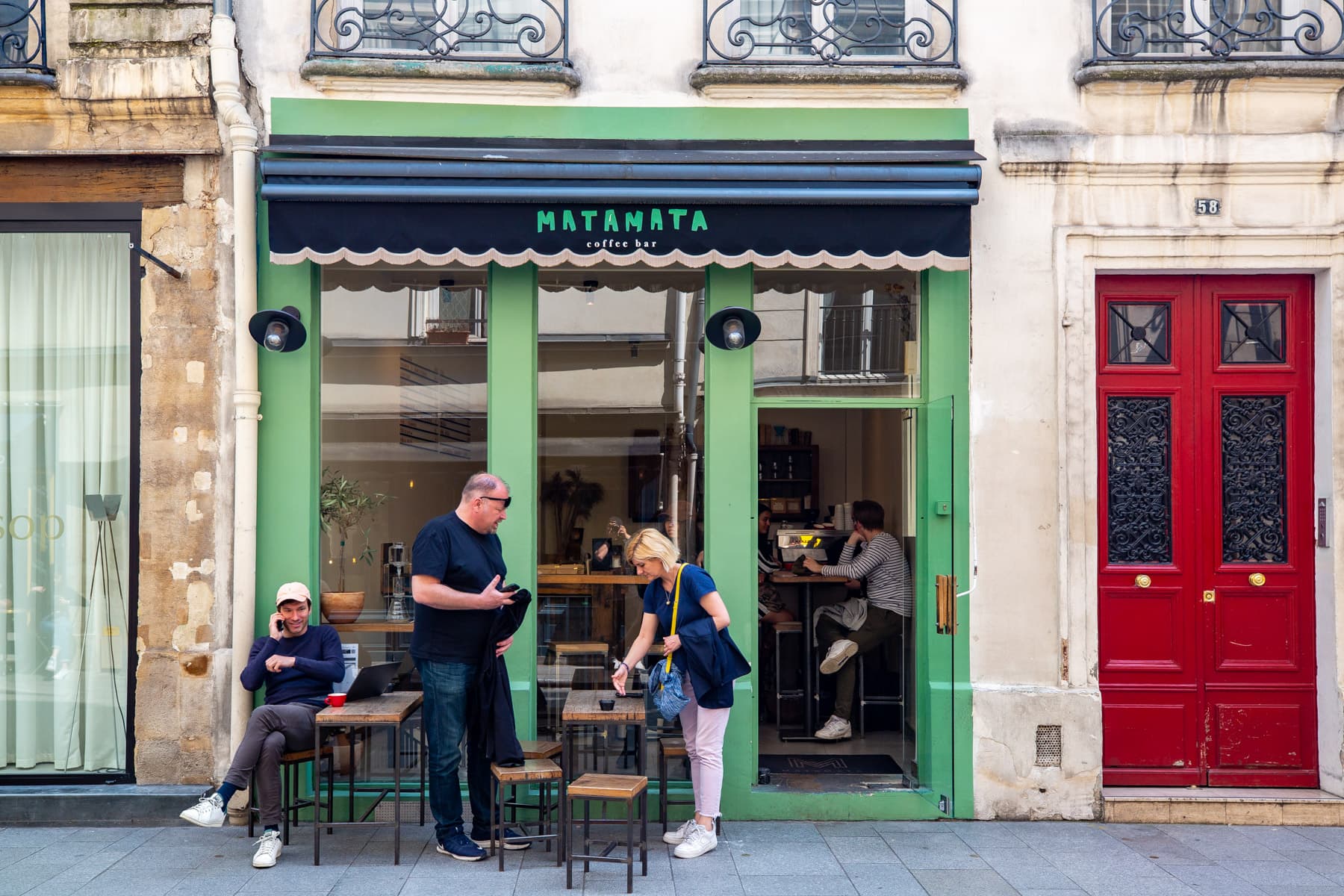 Matamata Coffee sur sa rue parisienne