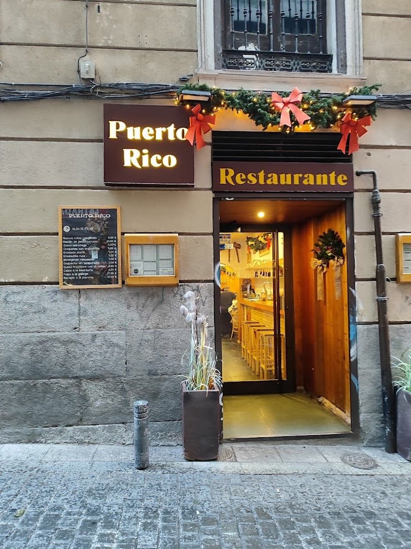 Fachada y acceso al comedor del Restaurante Puerto Rico